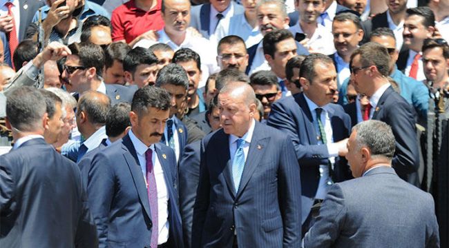 Cumhurbaşkanı Erdoğan, cuma namazını Başyazıcıoğlu Camisi'nde kıldı