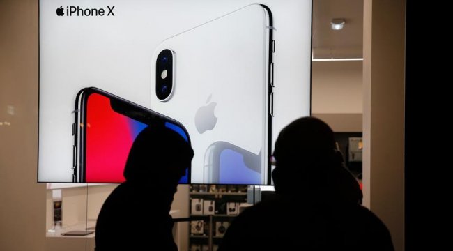 Apple, eski iPhone sahiplerine 25 dolar ödeyecek