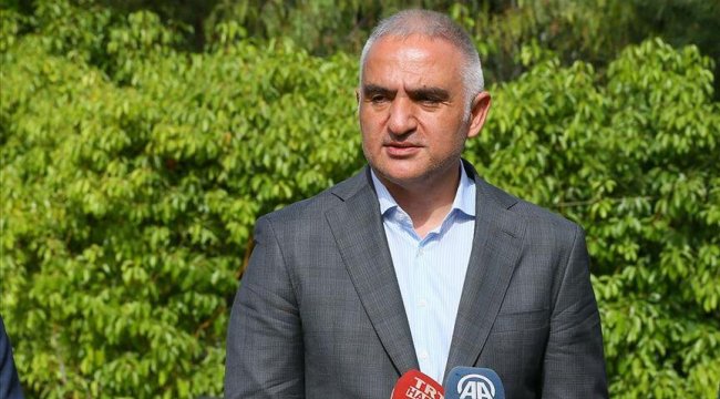 Bakan Ersoy: Turist alınan 70 ülkeye 'niyet mektupları' iletildi