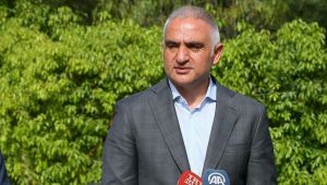 Bakan Ersoy: Turist alınan 70 ülkeye 'niyet mektupları' iletildi