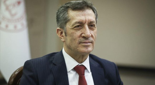Bakan Selçuk'tan gençlere: Yaptığın her işi severek yap