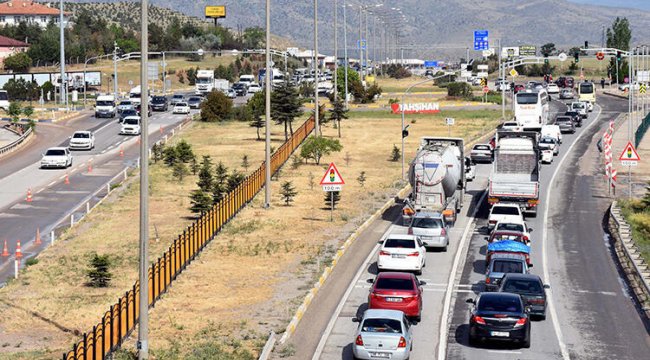 Dönüş yolundalar! 43 ilin bağlantı noktasında trafik kilit