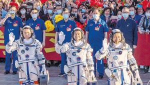 Çin, uzaya üç taykonot gönderdi