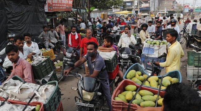 Hindistan'da sevindiren düşüş sürüyor