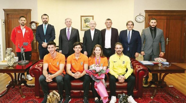 Kılıçdaroğlu Dünya şampiyonu Ayşe’yi ağırladı