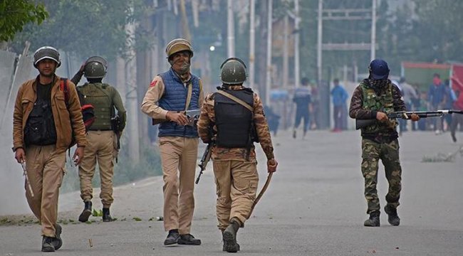 Pakistan'da teröristlerle çatışmada 5 asker hayatını kaybetti