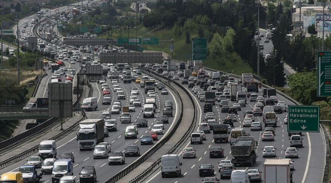 Yeni normal başladı: İstanbul'da trafik arttı