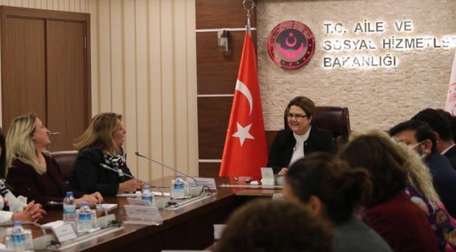 Aile ve Sosyal Hizmetler Bakanı Yanık kadın muhtarlarla buluştu