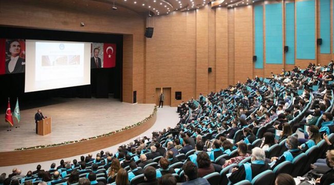 TBMM Başkanı Şentop, Balıkesir Üniversitesi'nde yeni akademik yılın ilk hukuk dersini verdi