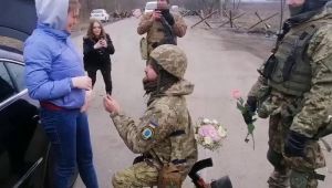 Görüntüler Ukrayna'dan... Kontrol noktasında durduruldu: Sonu sürprizle bitti