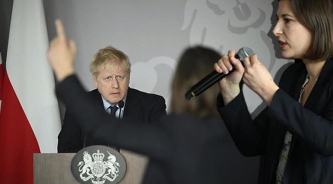 Ukraynalı gazeteci gözyaşlarıyla sordu! Boris Johnson'ın zor anları