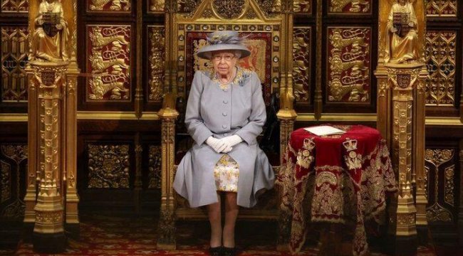 İngiltere'de Parlamento açılışını Kraliçe 2. Elizabeth yerine Prens Charles ve William yapacak