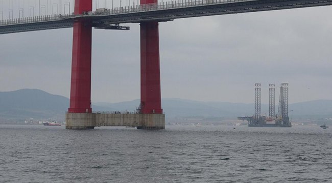 Dev platform Çanakkale Köprüsü’nün altından geçirildi