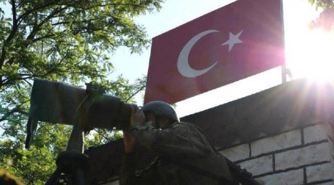 SON DAKİKA | MSB duyurdu! Yunanistan sınırından Türkiye'ye itilmeye çalışılan 3 kişiye müdahale edildi