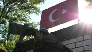 SON DAKİKA | MSB duyurdu! Yunanistan sınırından Türkiye'ye itilmeye çalışılan 3 kişiye müdahale edildi