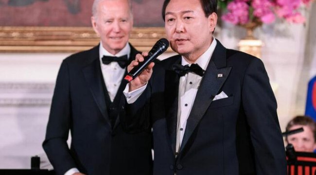 Güney Kore Devlet Başkanı Yoon, Biden'ı kırmadı! Beyaz Saray’daki akşam yemeğinde şarkı söyledi