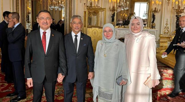 3'üncü Charles'ın taç giyme töreninde Türkiye'yi Fuat Oktay temsil etti