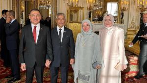 3'üncü Charles'ın taç giyme töreninde Türkiye'yi Fuat Oktay temsil etti