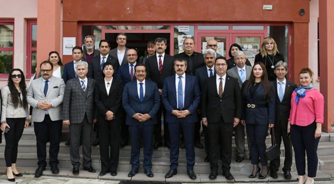 Bakan Tekin: Öğretmenler Günü'nü 1 gün olmaktan çıkarıyoruz