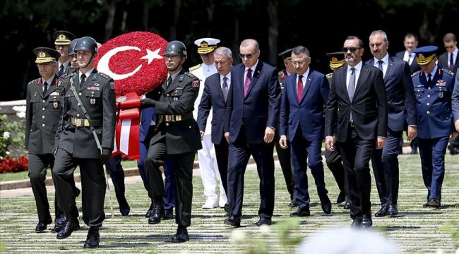 Cumhurbaşkanı Erdoğan ve YAŞ üyeleri Anıtkabir’i ziyaret etti... 'YAŞ'ta alacağımız kararlarla ordumuzun gücüne güç katacağız'