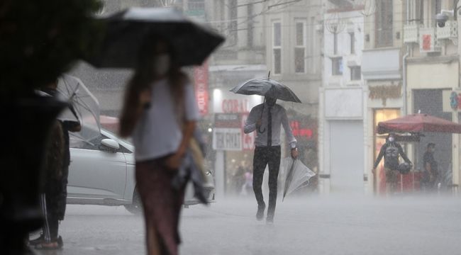 Meteoroloji uyarmıştı... Fırtına ortalığı savaş alanına çevirdi! Prof. Dr. Şen'den uyarı