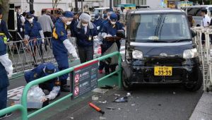 Tokyo İsrail büyükelçiliği önünde hareketli dakikalar