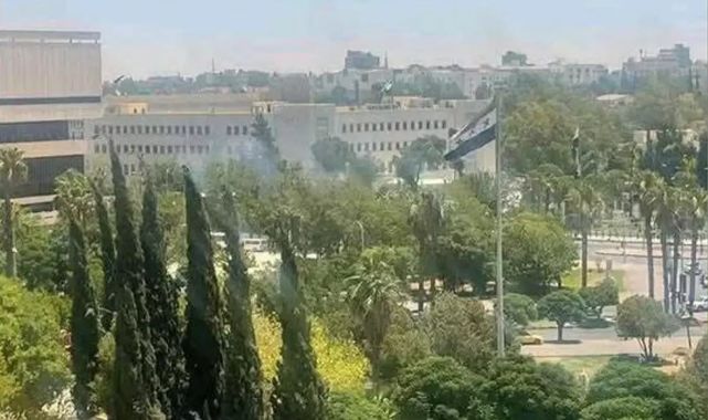 İsrail, Suriye'nin başkenti Şam'da Genelkurmay Başkanlığı'nı vurdu