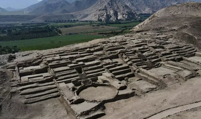 Peru'da 3 bin 800 yıllık antik kent gün yüzüne çıkarıldı