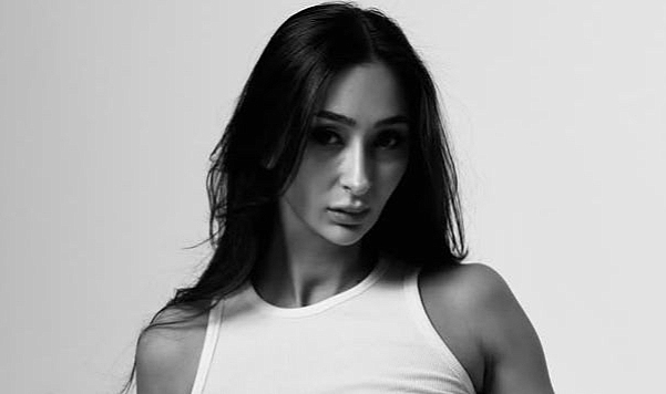 Esra Avşar Podyumlara iddalı geliyor !