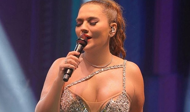 DEMET AKALIN ANTALYA’DA SAHNEDE PARLADI!