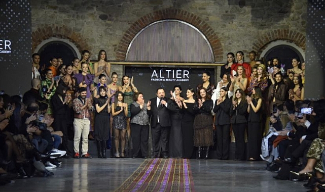 KRALİÇELER GECESİ: KUTNU İPEĞİ TASARIM YARIŞMASINDA GÖRKEMLİ DEFİLE