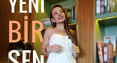 Sezen, şu anda Türkiye’nin önemli bir yapımcısı ve ünlü bir yönetmeni ile çalışmaya başladı