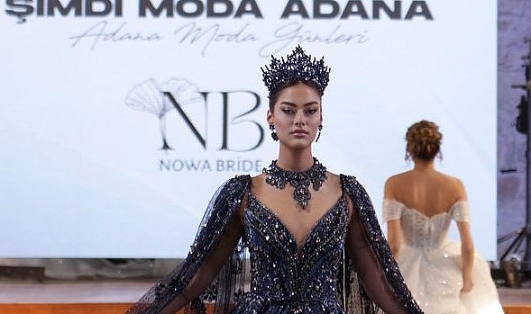 ADANA’DA MODA ZİRVESİ! BURCU ŞERİTOĞLU PODYUMDA