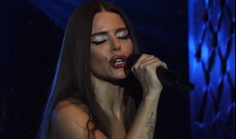 Simge’den Pazar Gecesi Şov!